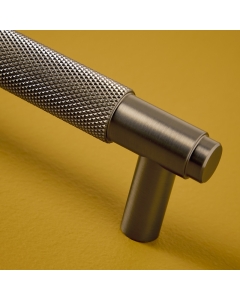 HANDLE008 - CLOSE UP