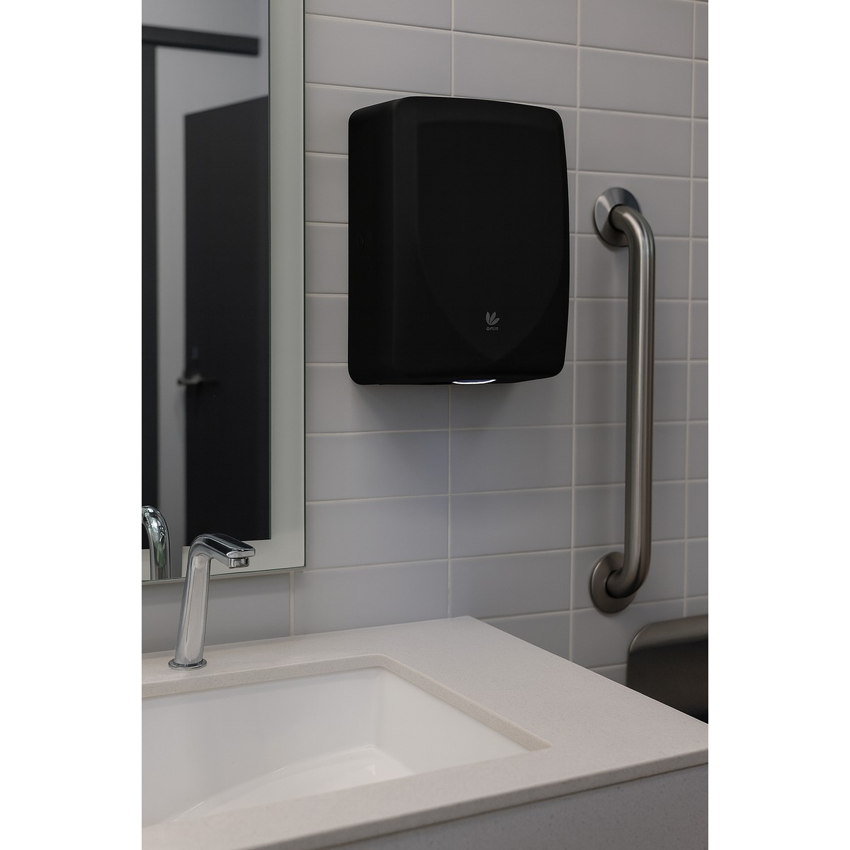 Dryflow Slimforce Automatic 1kW Black Hand Dryer lifestyle - DFLI04